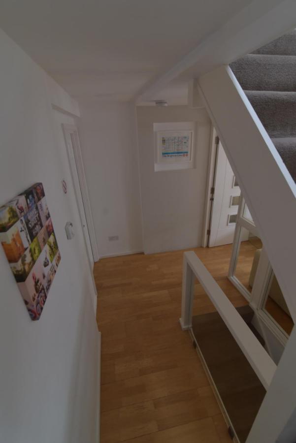Beach Central With Allocated Parking And Patio Brighton Exterior foto