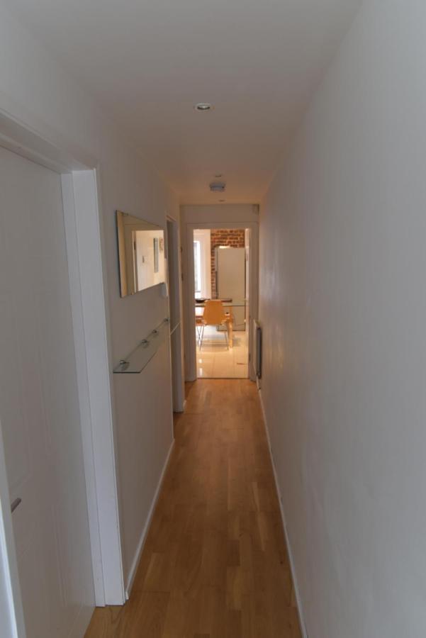 Beach Central With Allocated Parking And Patio Brighton Exterior foto